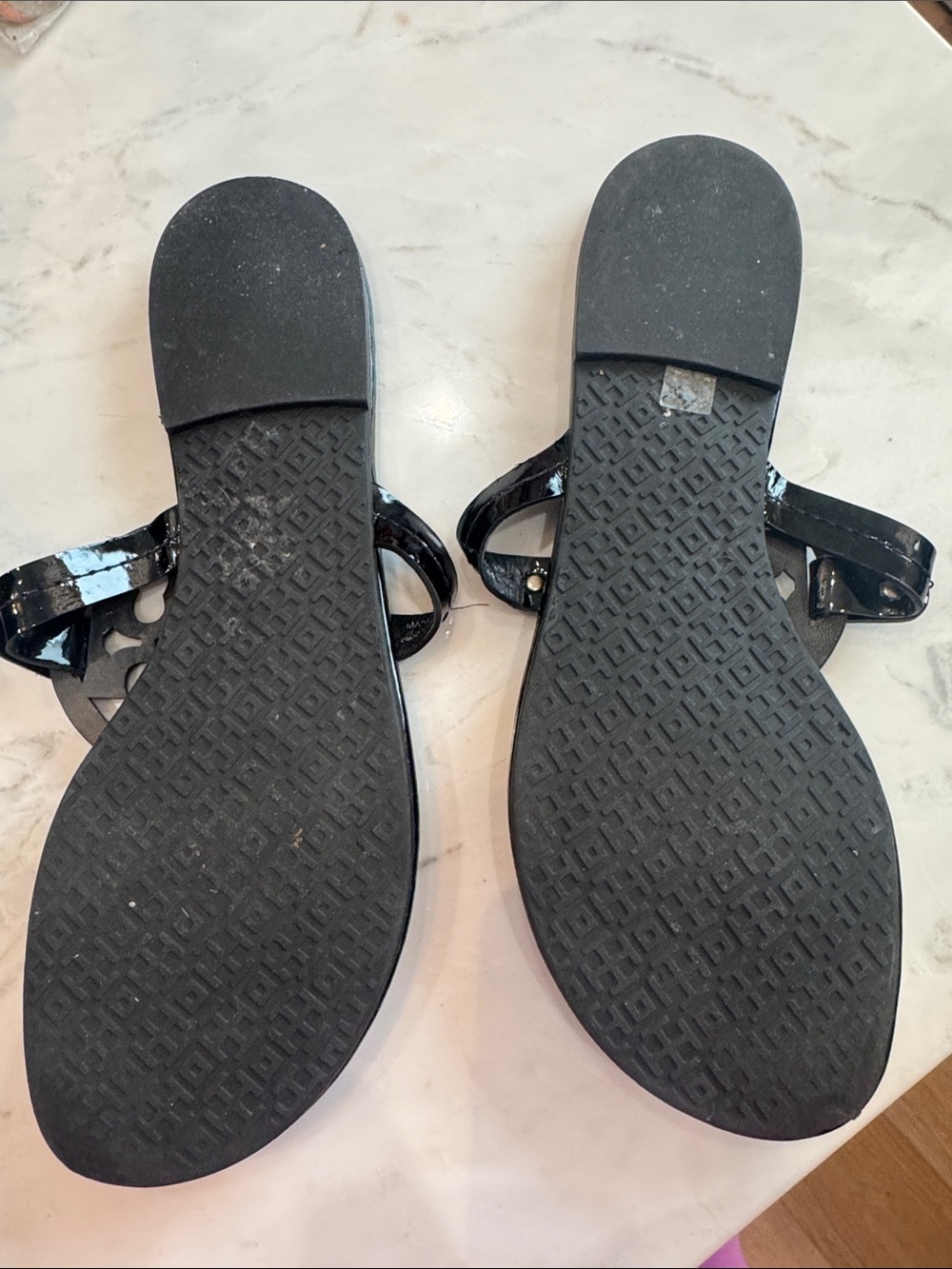 Tory Burch Black Patent Logo Thong Sandals - Picture 2 of 2